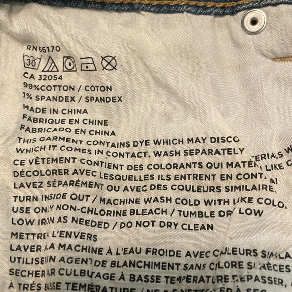 Urban Outfitters BDG Midrise Shortie Distressed Med Wash Size 28 - Picture 4 of 7